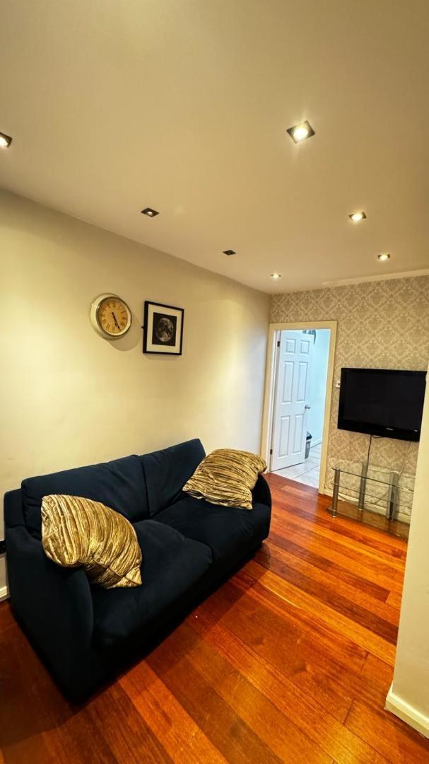 Eastbury Road Home Watford  Exterior photo