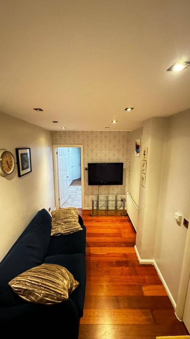 Eastbury Road Home Watford  Exterior photo